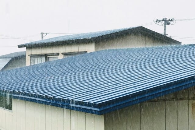 アンテナ工事は雨天時でも施工できるの？自力で設置する危険も解説！