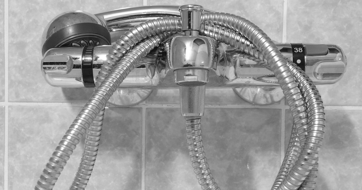 シャワーの水漏れは簡単に直せる！おもな原因と場所別修理・交換方法