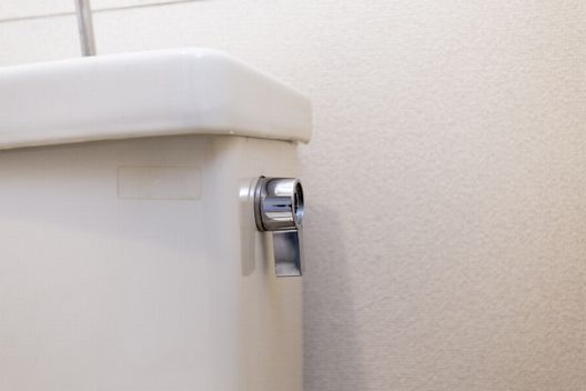 トイレの水が止まらない…浮き玉が原因かも？