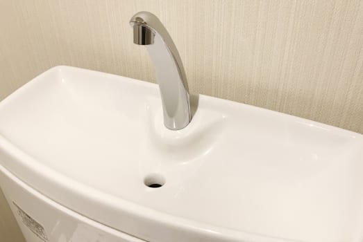 【１】タンクから水漏れが起きている